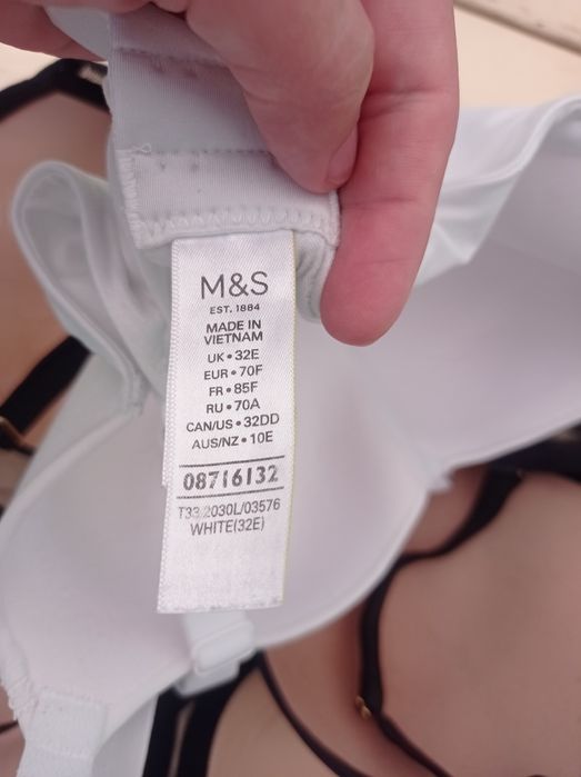 Бюзгалтери дуже красиві лівчики