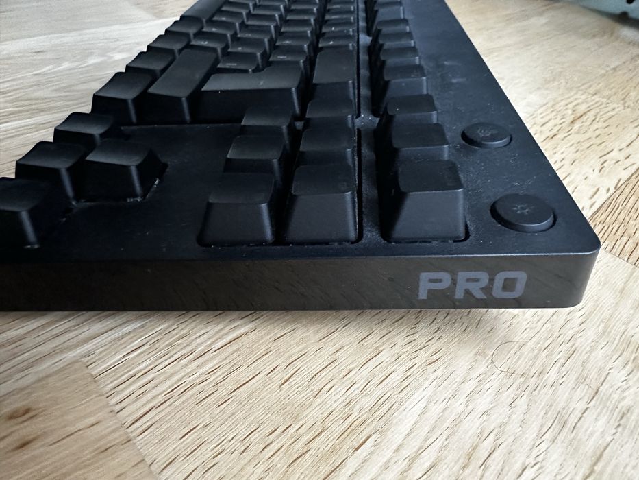 Teclado Mecânico Logitech G Pro Gaming RGB Lightsync US