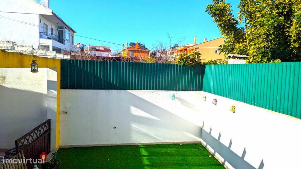Quarto - localizado em Carcavelos Lisbon