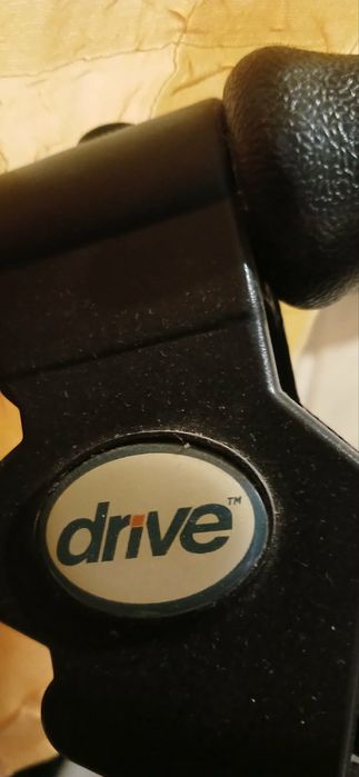 Ходунки-ролатор Drive Medical на 4 колесах з сидінням (б/в)