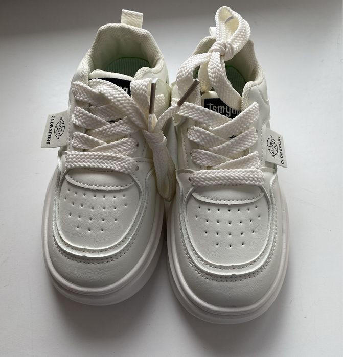 Білі кросівки, хайтопи