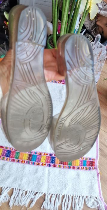 Żelkowe sandałki meliski z kryształową kokardą 38