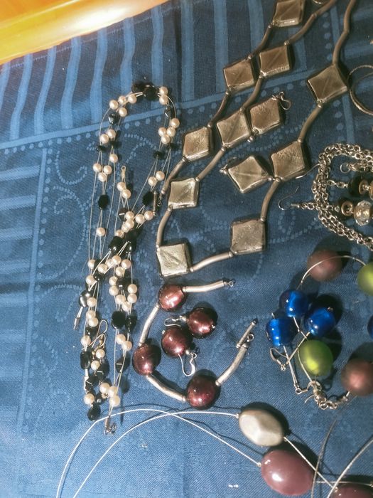 Biżuteria łańcuszek kolczyki bransoletki komplety