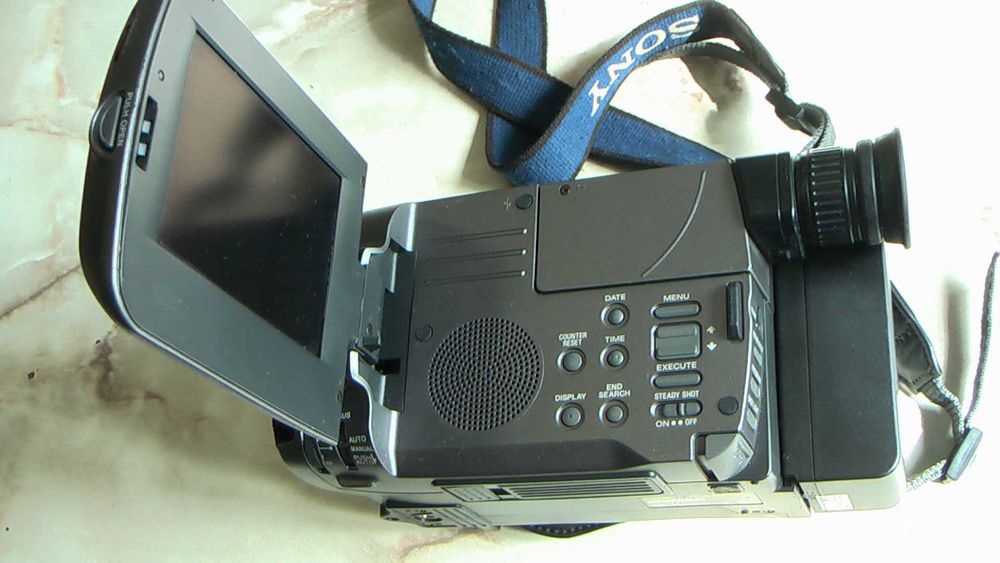 Відеокамера Sony  CCD-TRV70E