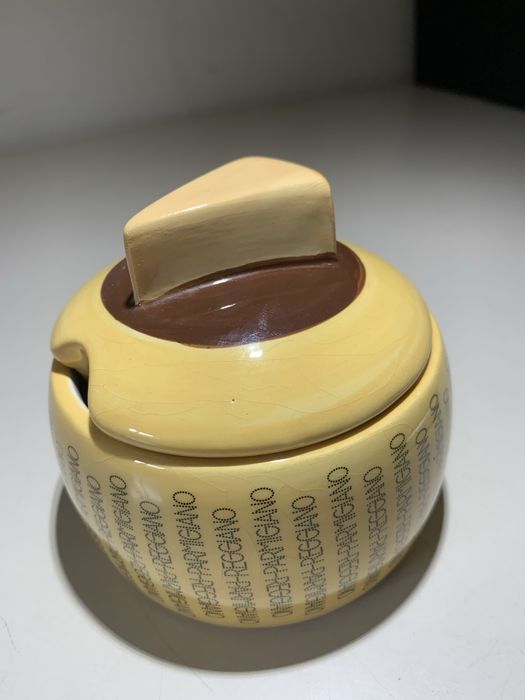Ceramic cheese container503598476333557761