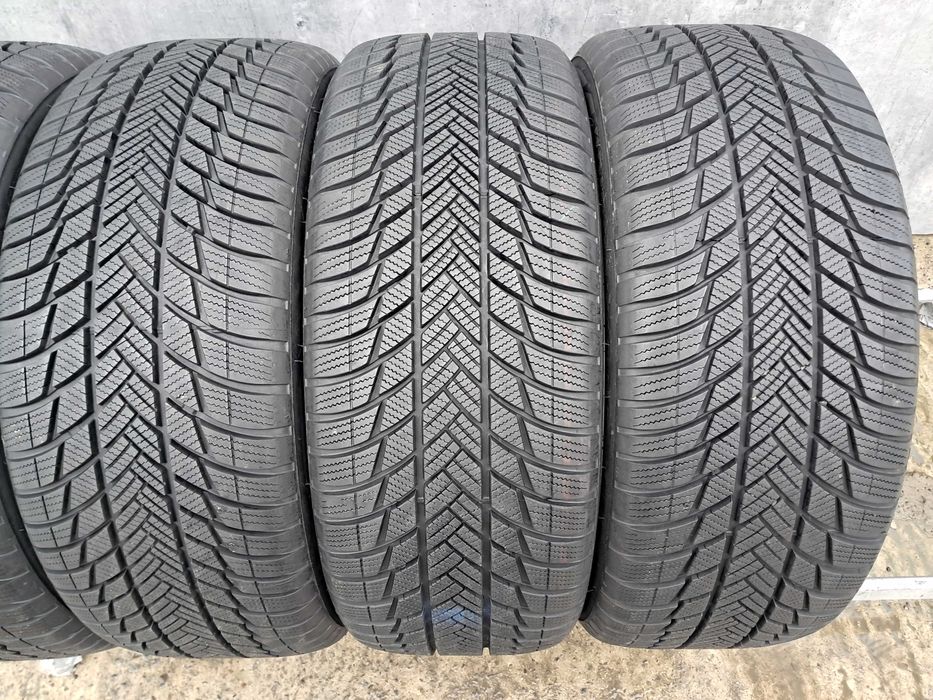 Резина зима 90% протектор Bridgestone 235/50 R19 LM001 MO