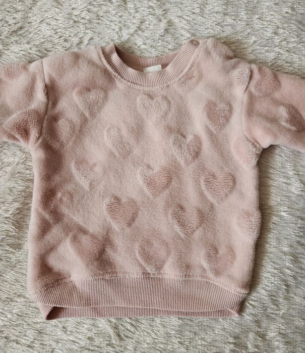 Bluza polarowa H&M z serduszkami 68