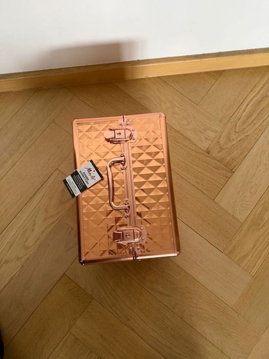 Kuferek walizka  na przybory lakiery kosmetyki akcesoria organizer
