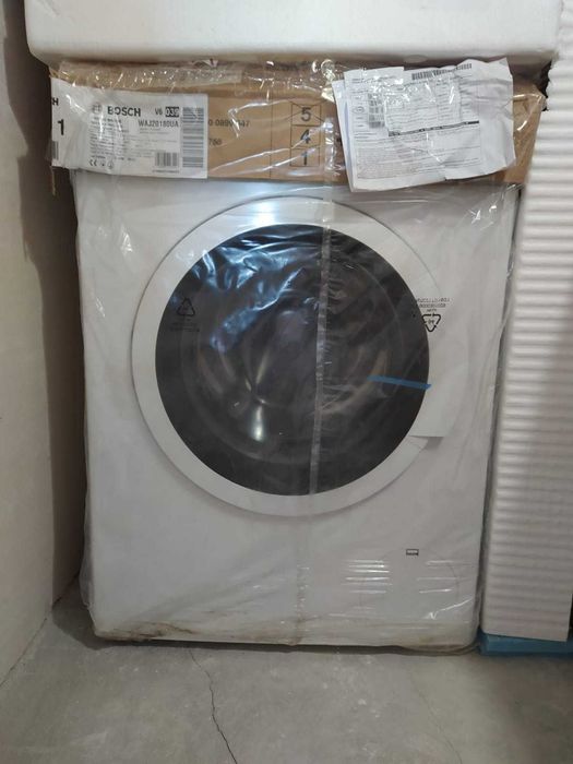 Нова пральна машина Bosch WAJ20180UA
