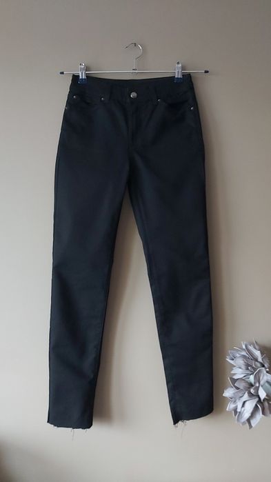 EMPORIO ARMANI cudne spodnie rozmiar 25-XS