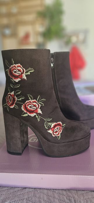 Buty 36 botki  w kwiaty