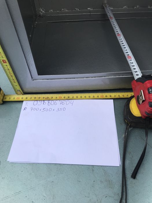 Сейф металевий,новий