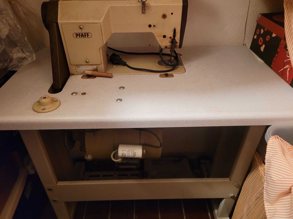 Maquina de costura Industrial  sem uso