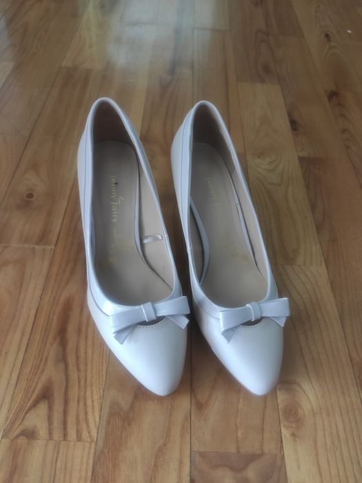 Buty, r. 27, kolor jasny beż