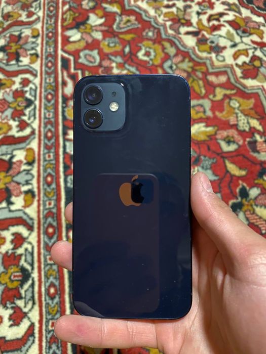 Продам айфон 12 64g