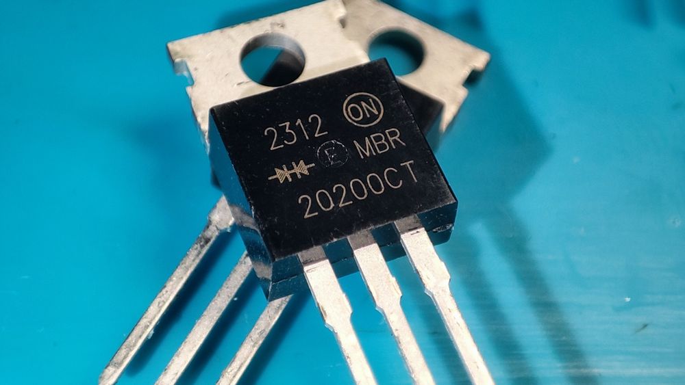 Діод шотткі MBR20200CT