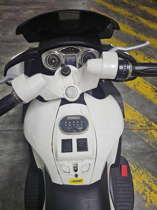 Mota e bicicleta para desocupar