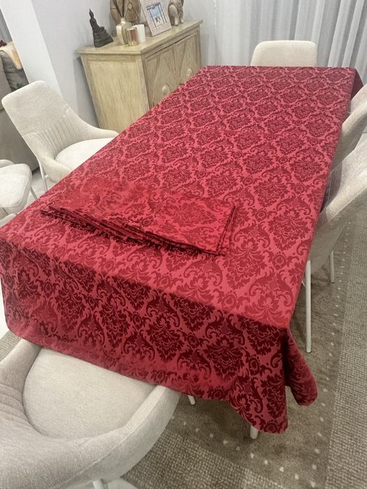 Vendo  Toalha de mesa bordeuax com 9 guardanapos , Loja do Gato Preto