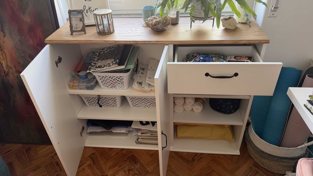 Armário IKEA VIHALS com portas e gavetas