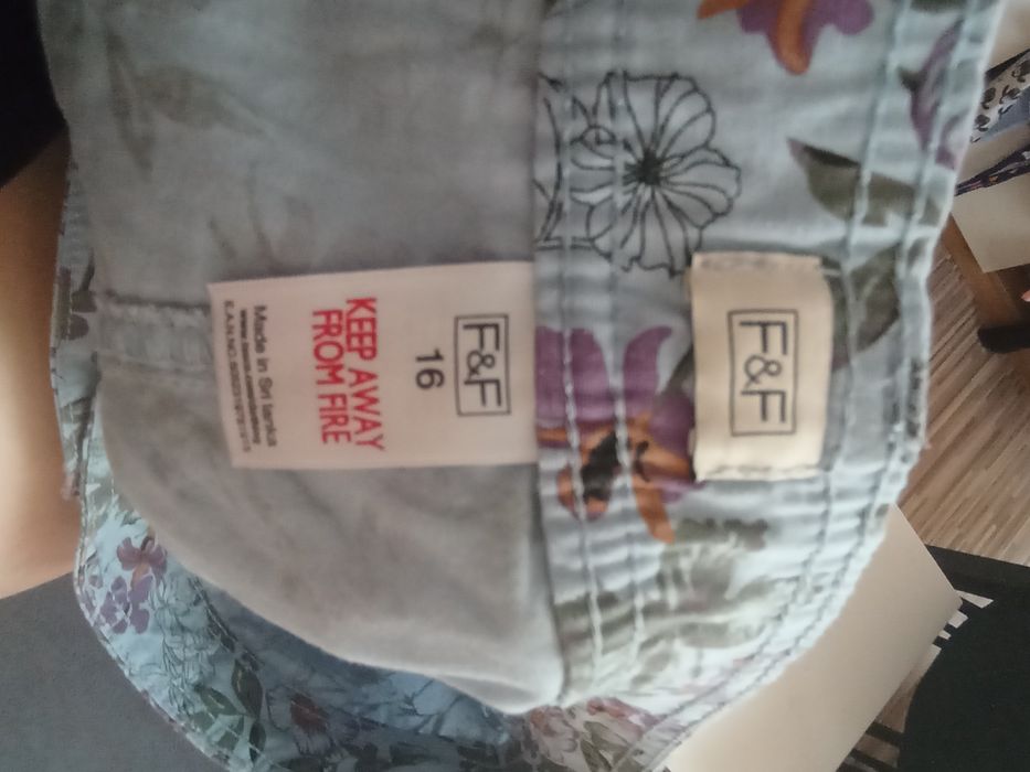 Spodenki w kwiaty 44