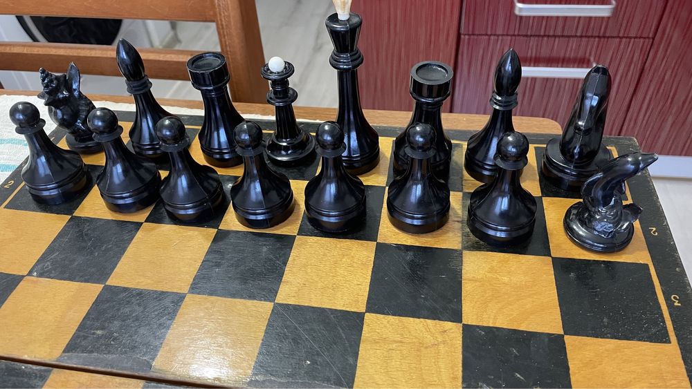 Продаю бу шахи в нормальному стані фігури не всі рідні