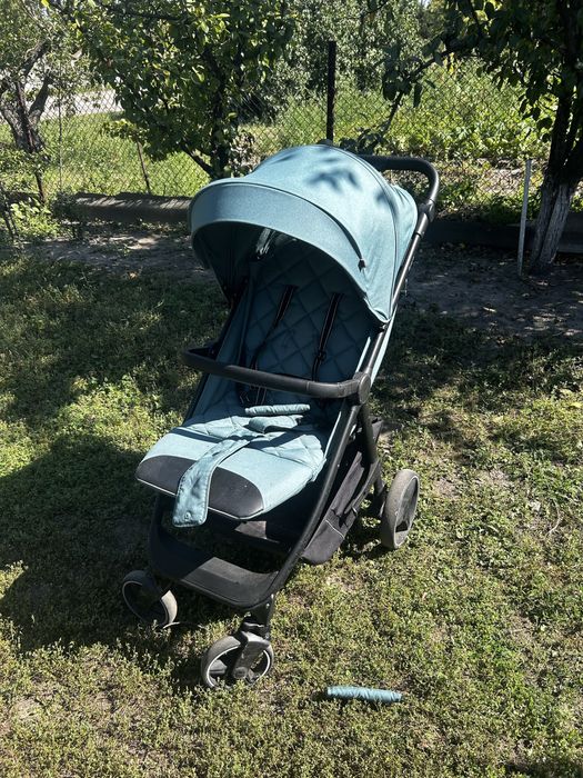 Дитяча прогулянкова коляска