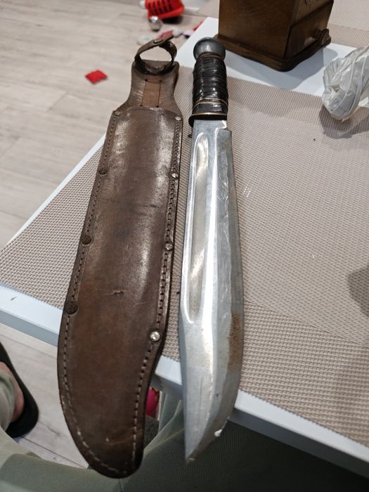 Noż około 27 cm.