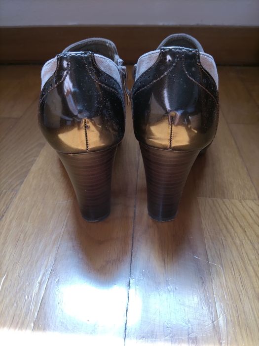 Sapatos cor taupe/bronze tacão alto