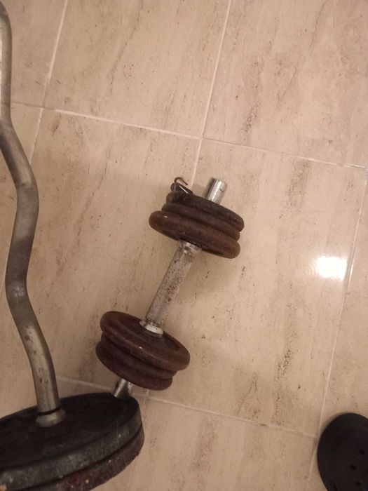 Dumbbells for use..511944404690554881