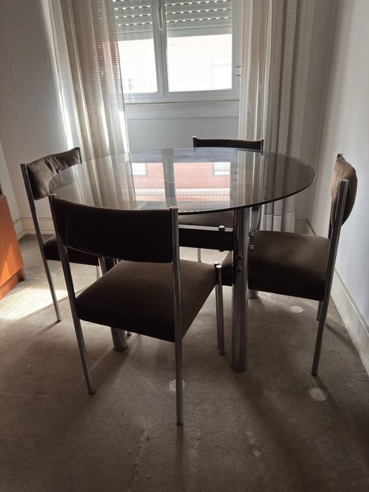 Mesa retrô em metal e vidro e 4 cadeiras