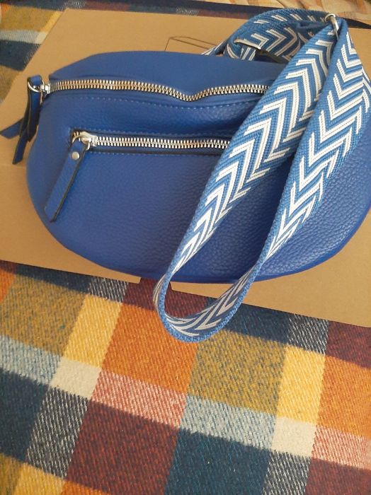Mala/Pochete NOVA, de ombro, em Azul Real