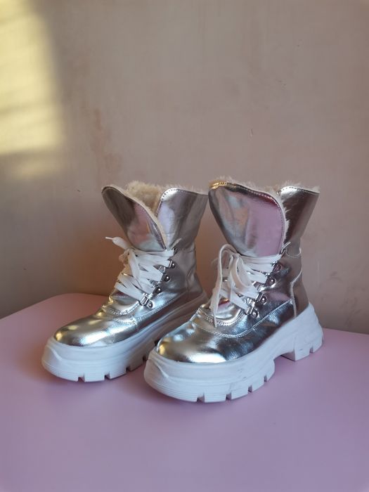 Жіночі зимові черевики, ботінки