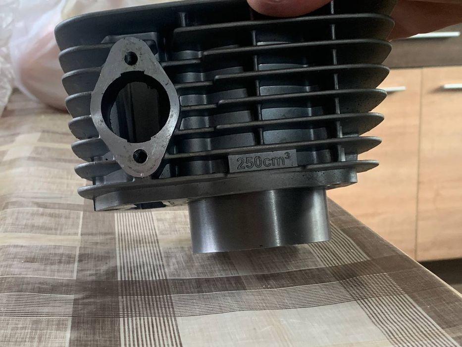 Продам поршніву 250 тку не підійшла торг