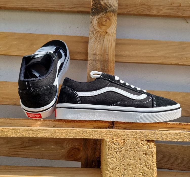 Sapatilhas Van's Pretos tamanho 40 c/caixa