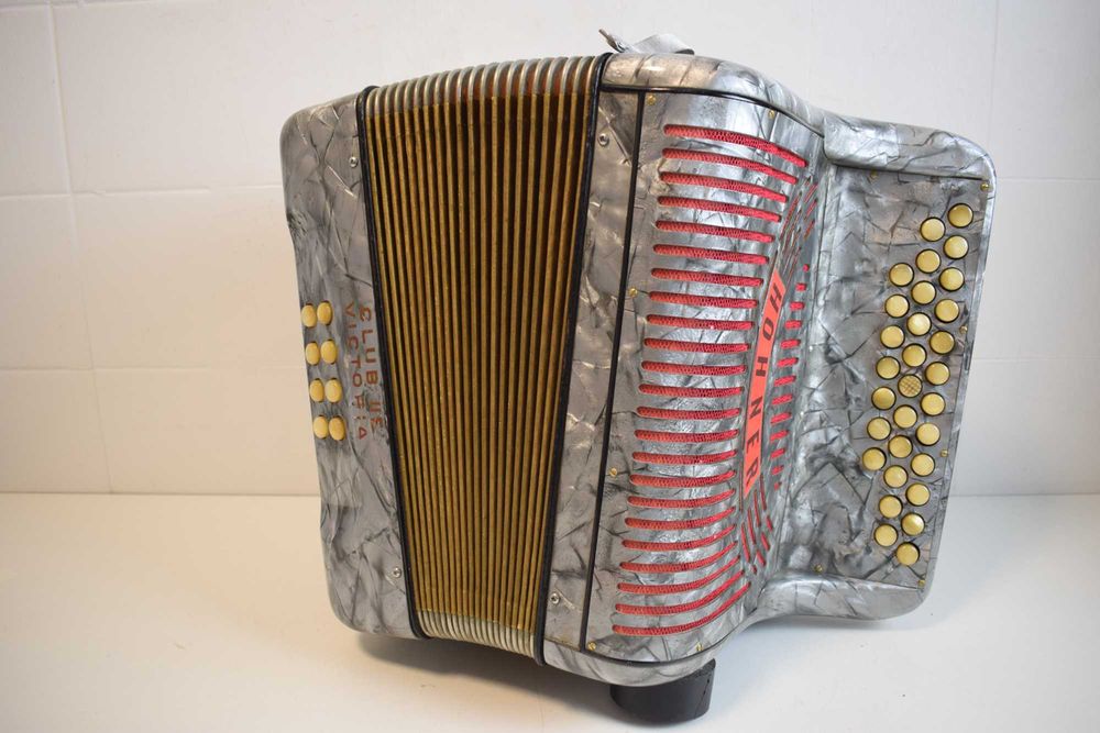Concertina hohner club IIb Victoria 2 Voz. Tonalidade. C .  N 182