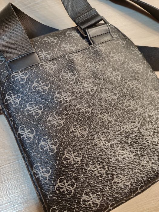 Чоловіча сумка Guess