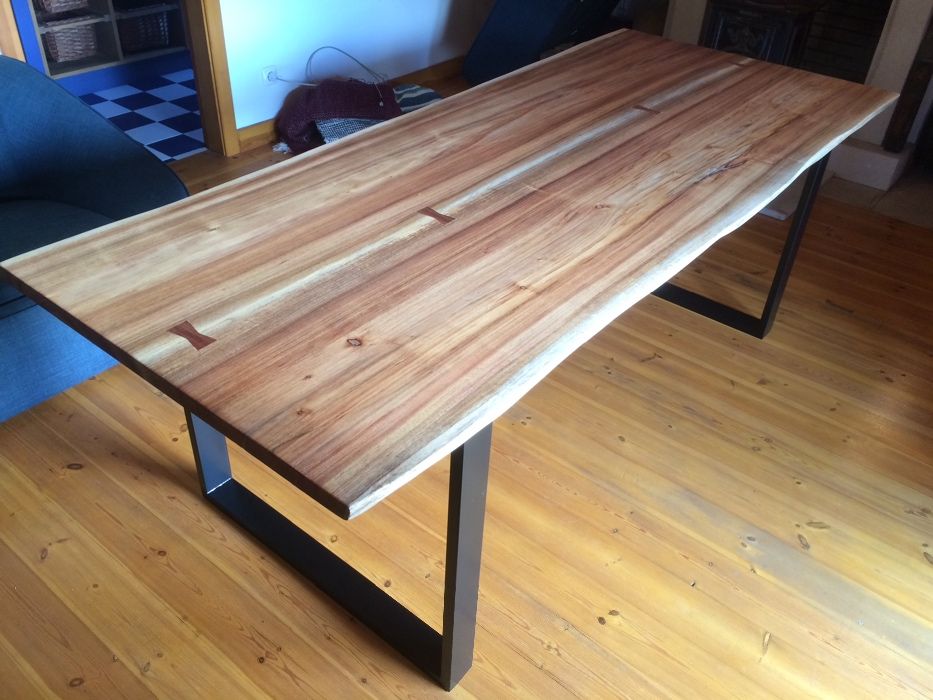 Mesa de jantar de borda orgânica, madeira maciça, feita á medida