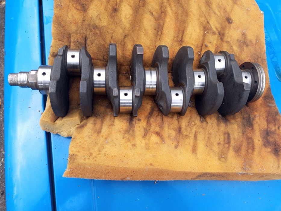 Продам колінчастий вал 08 09 99