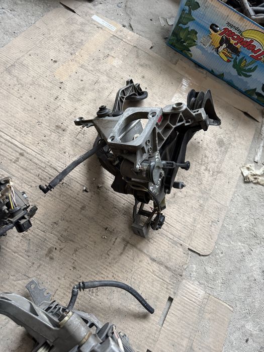 Педальний вузол,педалі на механіку. Педаль газу.Audi a4 b5, Passat b5