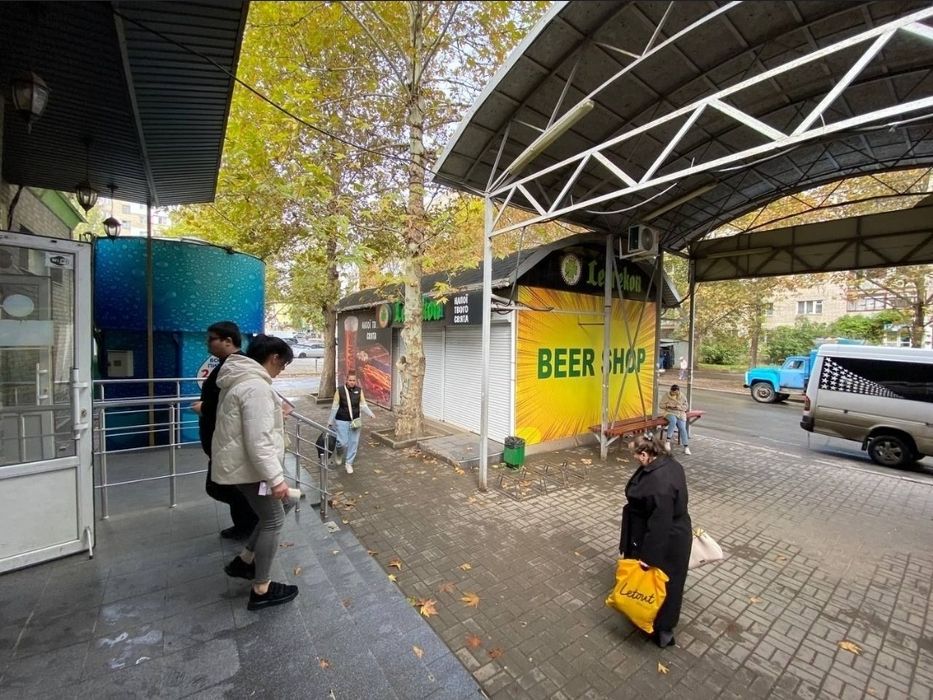 Аренда фасадного помещения конечная 75-го маршрута Лески 25м 15000грн