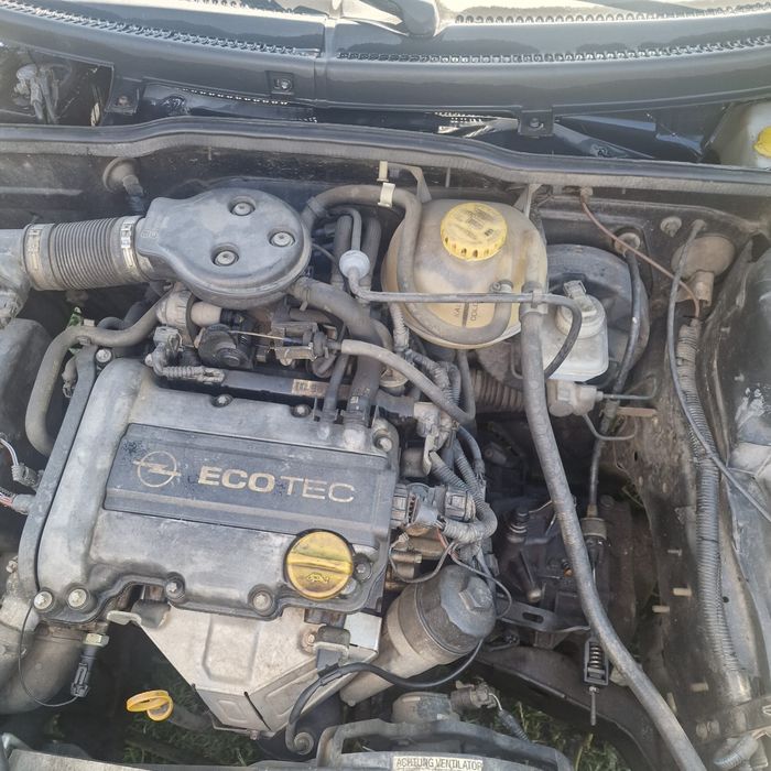 Vendo opel corsa 1.000 a gasolina 12v em bom estado geral