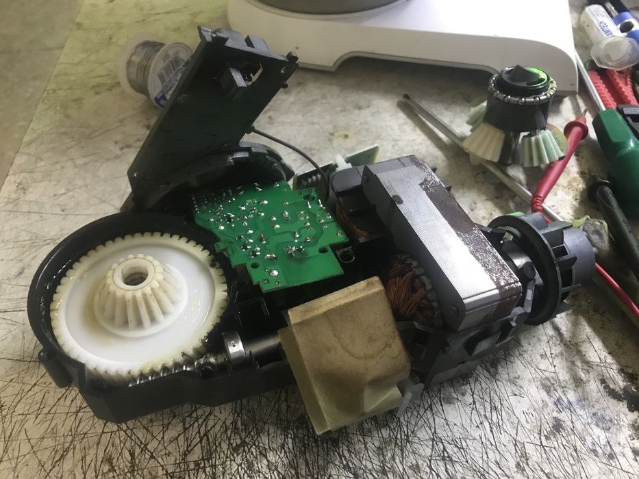 Ремонт побутової техніки / ремонт світильників