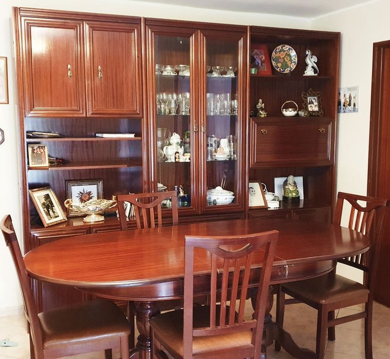 Móvel Sala mogno, com bar e cristaleira, imensa arrumação (como Novo)