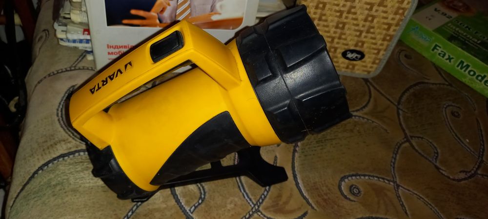 Оригинальный водонипроницаемый фонарь Varta.