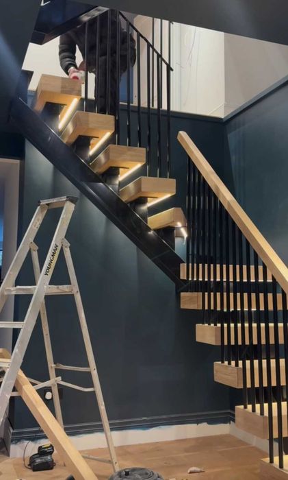 Schody na konstrukcji