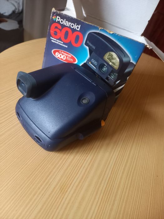 Polaroid 600 Clássica - Testada e Pronta para Capturar Momentos!