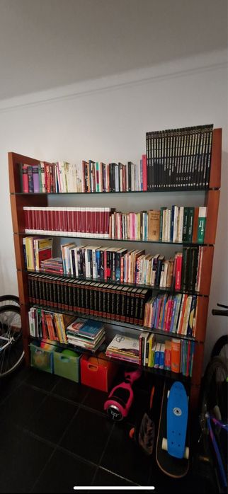 Estante em cerejeira