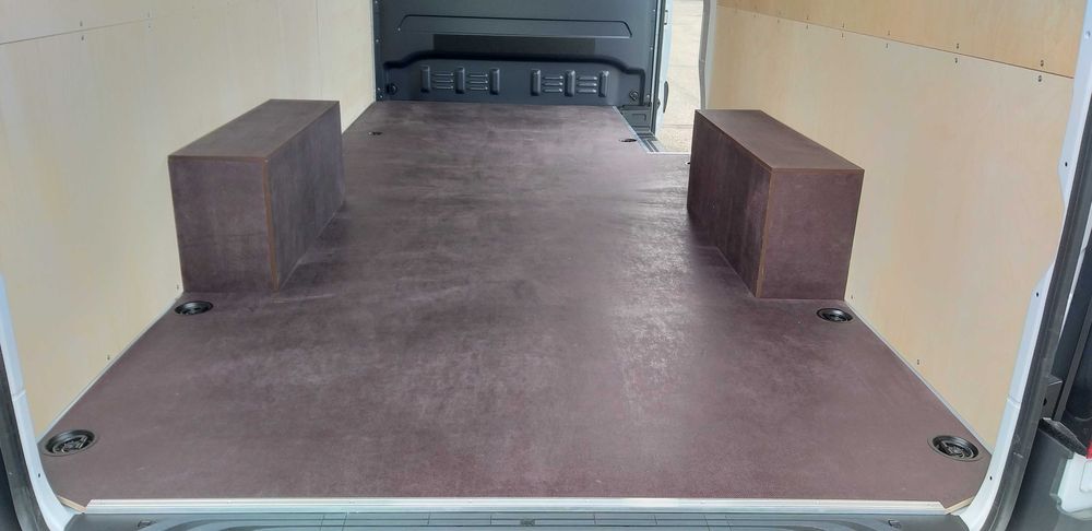 Zabudowa busa Mercedes Sprinter L3H2, zabudowa paki sklejka