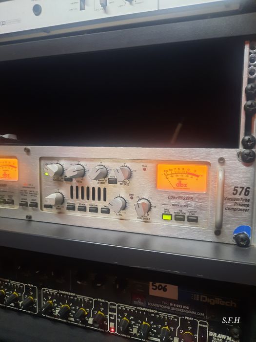 Vendo pré amp dbx 576