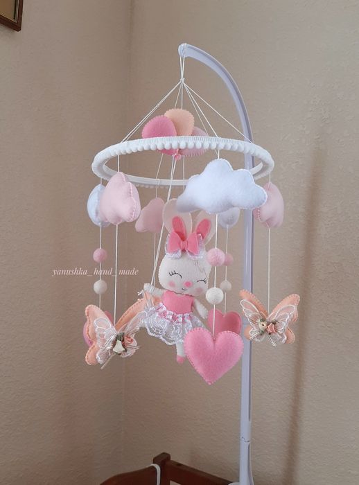 Мобіль для дівчинки ручної роботи